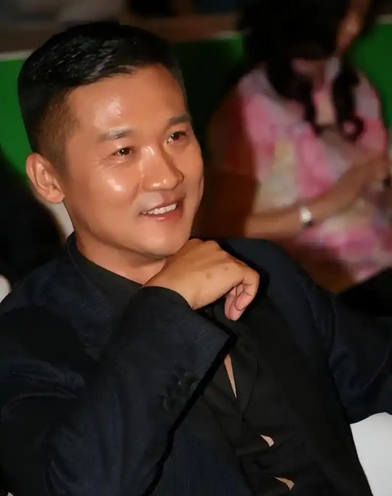 回顾黄志忠抛弃相爱13年的何音52岁依旧单身有柯蓝陪伴不孤单