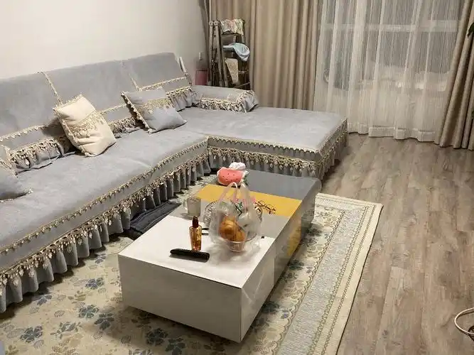 给家里老旧丑简的客厅进行软装改造了一下