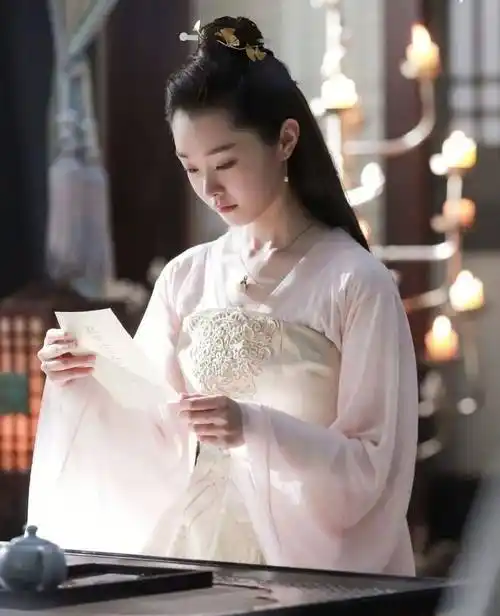 社恐宋轶,现实中遇到《赘婿》同款老公也合适_气质_旗袍_身材