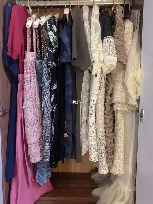 无碎花的夏日连衣裙