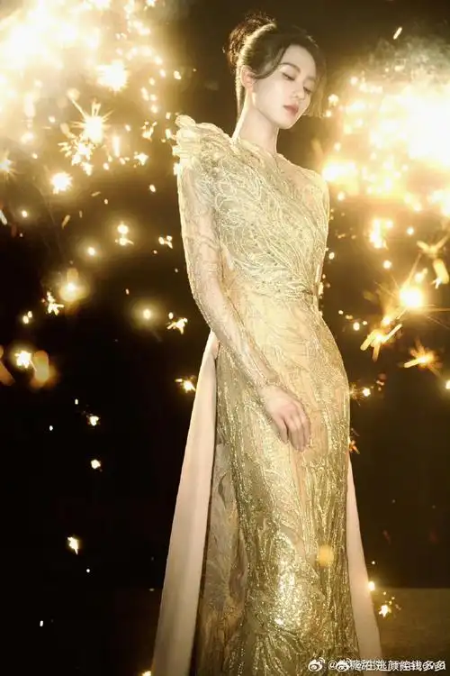 刘诗诗 神女逆光而来#刘诗诗这套造型太合适了好漂亮,美晕我了,臼是