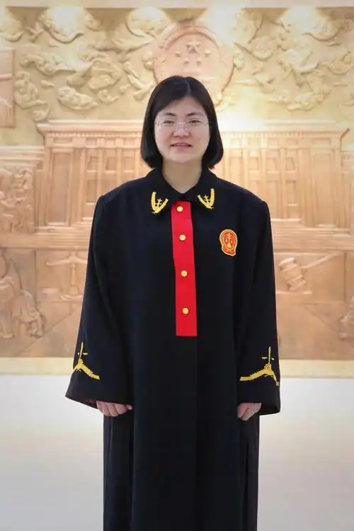 女法官国际日一袭法袍书正义不负韶华仍铿锵