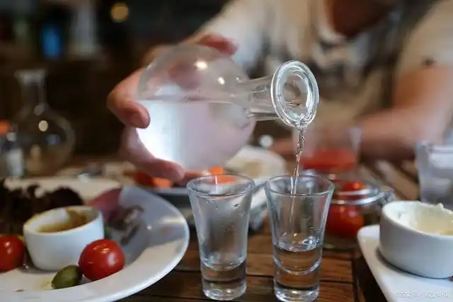 男子酒后身亡,酒友赔偿28万元:告诉我们喝酒需谨慎,千万莫逞强