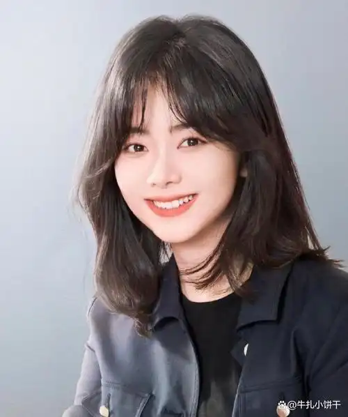 不建议50岁女人留这4种发型,以为洋气,其实油腻感十足,很显老