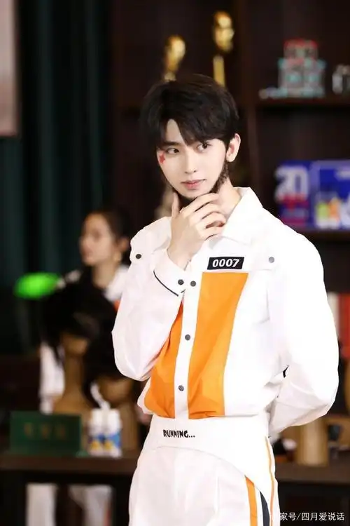 《奔跑吧兄弟》最新季蔡徐坤展现惊人弹跳力,网友:会飞的蔡小葵