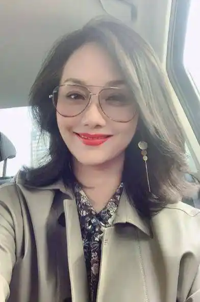 胡兵都要叫前辈,还扮演过张翰的妈妈_视频_角色_母亲