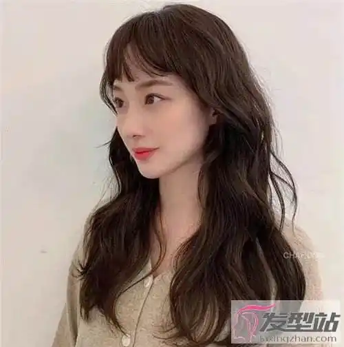 额头秃女生发型(适合前额脱发的发型图)-图2