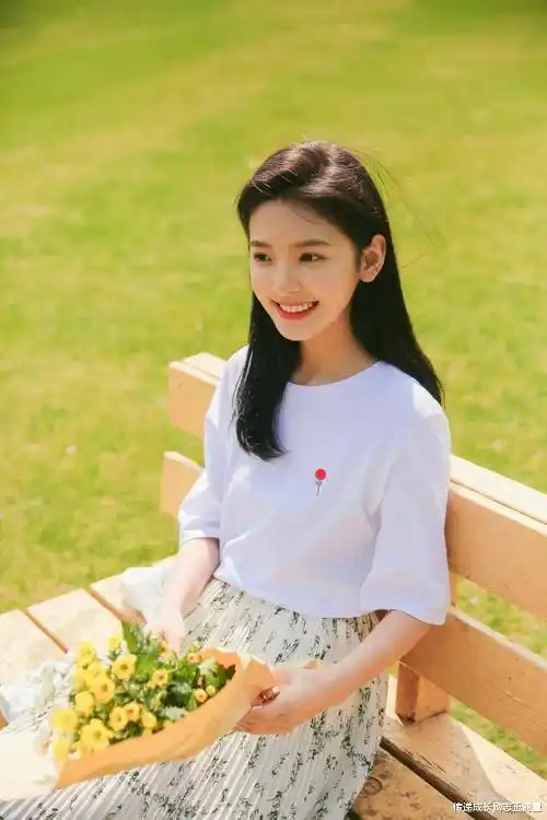 章若楠生日穿紫裙甜美似公主她不愧是氧气女神更是励志女神