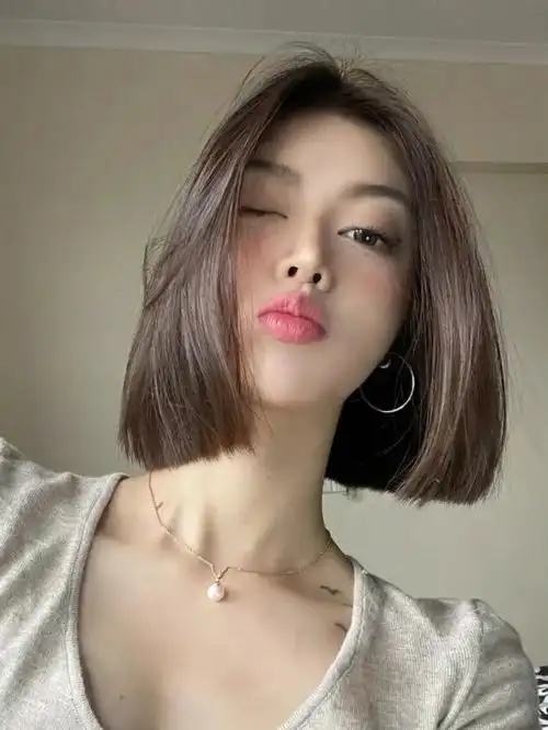 中分"一刀齐"_短发发型_发型轻话题