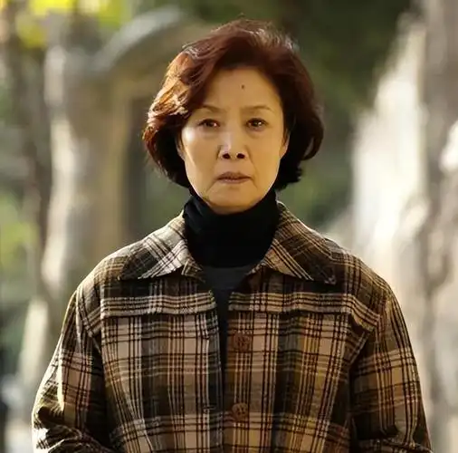 回顾吕中嫁给同学今儿子是导演儿媳是著名演员女儿是国人骄傲