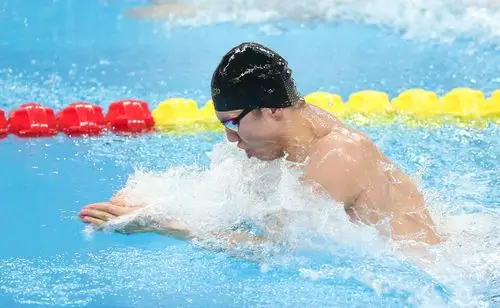 游泳——全国冠军赛:闫子贝破男子50米蛙泳全国记录