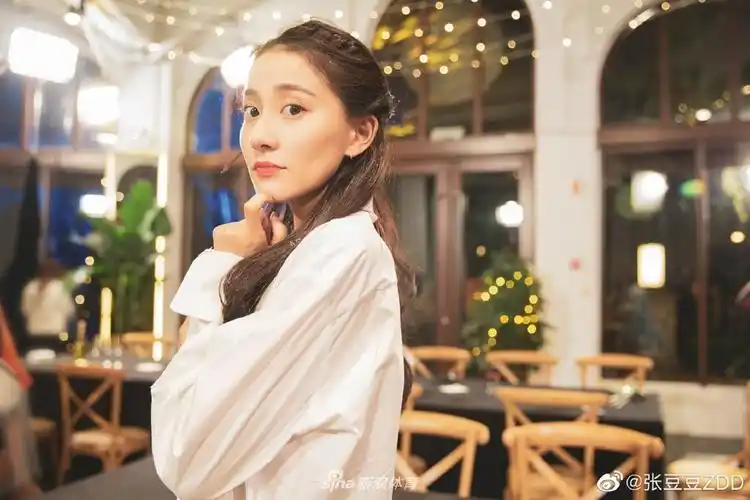 艺术体操女神张豆豆晒美照