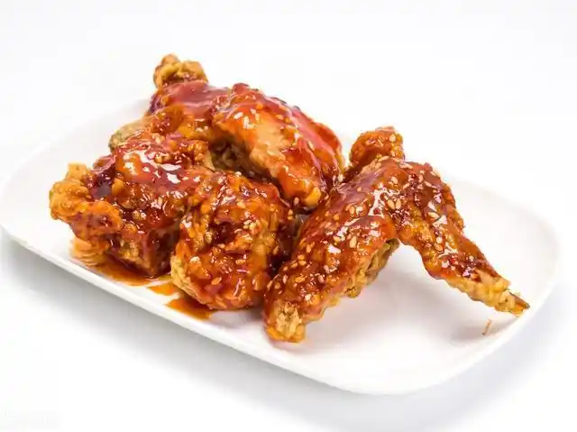 这次给大家带来的是韩式炸鸡的入门版做法,大家可以研究一下.