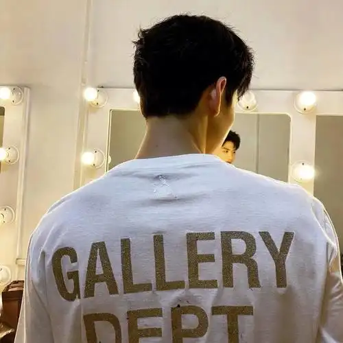 白敬亭背影鲨我啊啊啊啊