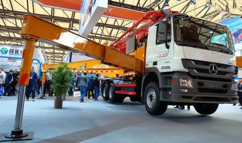 而在展的另一辆来自三一重工的49米混凝土输送泵车