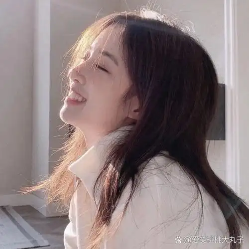 拥有明媚笑容的女生头像 无论遇到什么事情都要坚强,笑一笑运气真的会