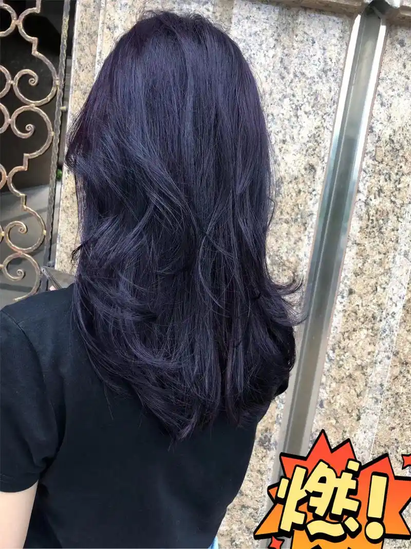 跟大家分享一下最近染的蓝紫色头发