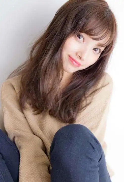 首页 玩发型 卷头发 2020年长发卷发适合的颜色 彰显美女风采的卷发