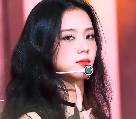 清冷系女神金智秀,韩国第四代一线女团"颜值担当"