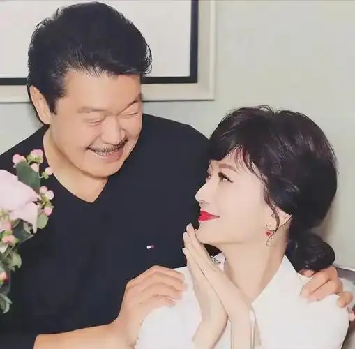 曝76岁汪明荃比赵雅芝松弛原因:不养老公,不养子女,不缺钱