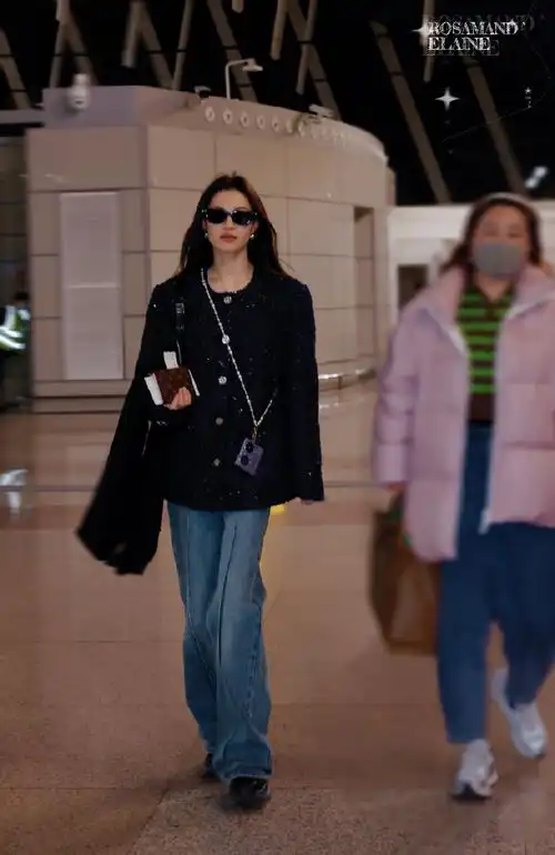 时装周路透##钟楚曦巴黎时装周路透#钟楚曦出发巴黎时装周机场路透