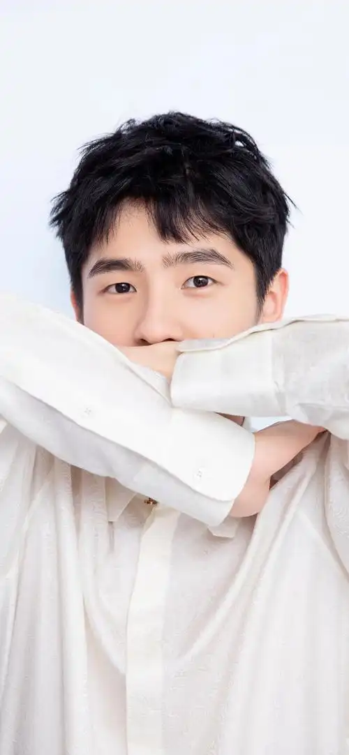 白衣少年刘昊然