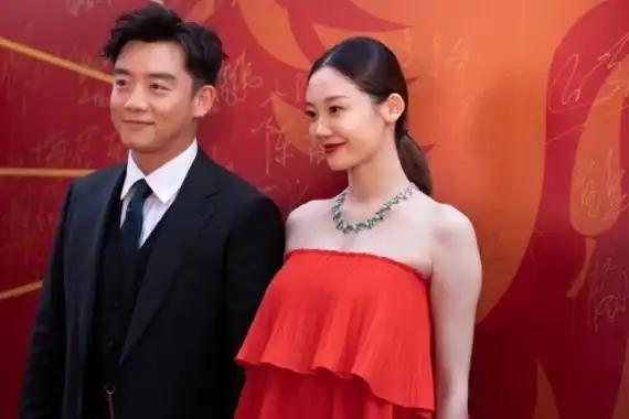 原创郑恺苗苗一周年纪念日晒出牛肉面照片网友太接地气了