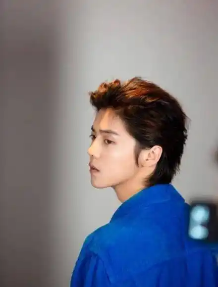 有种成熟叫鹿晗谈恋爱,换"直男刘海"发型后,越来越有男人味