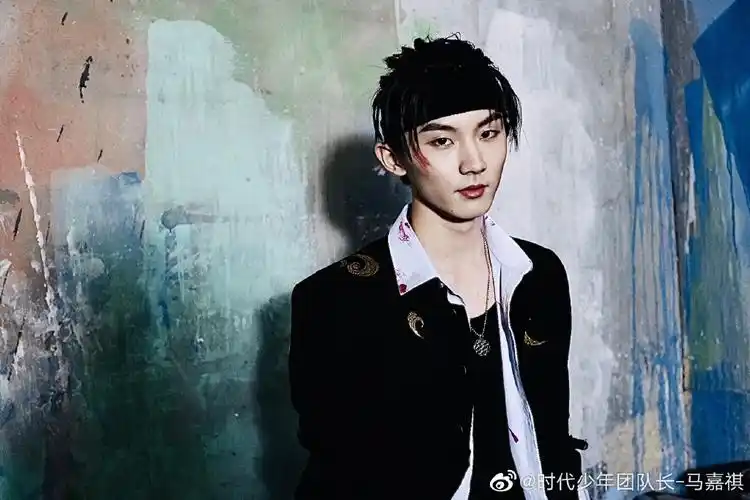 马嘉祺为什么叫郑州蛊王,他双胞胎哥哥马嘉诚照片来了