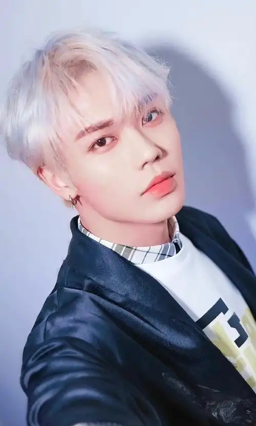 内娱明星神仙发色#林彦俊绝美发色合集～任何发色都能完美驾驭沉自谮