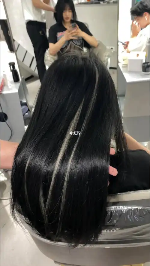 南宁接发哪里好  染了黑色不想漂头发 的看过来了接十来个挑染不好看
