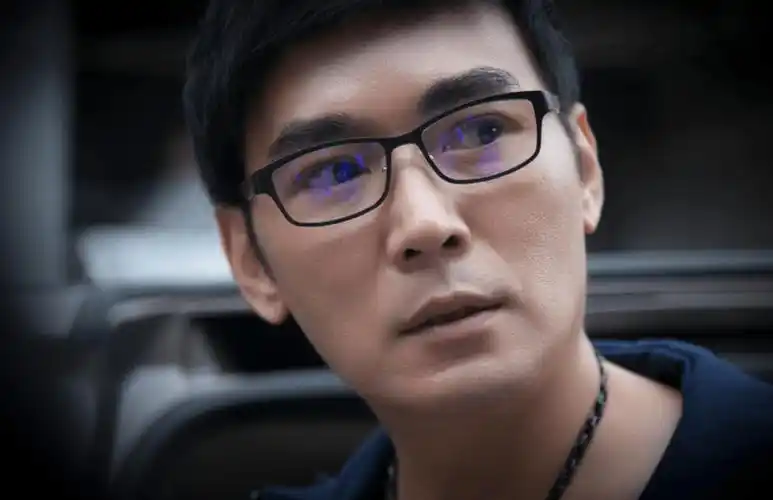 但在此前的采访中,当被问到对感情的看法时,焦恩俊表示:"我对婚姻有