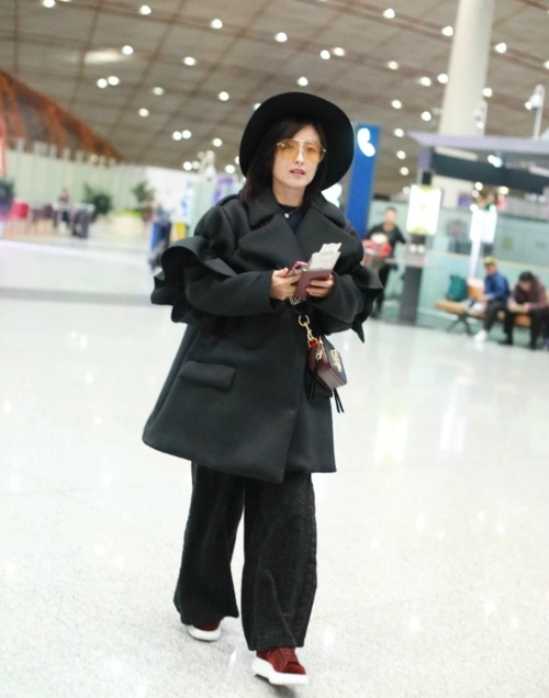 徐百卉真会穿,喇叭配阔腿裤美出新高度,意外解锁新时尚|徐百卉|喇叭