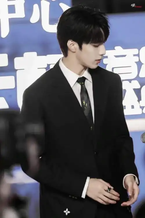 9221:00(1卷2963)黑西装999999@时代少年团-刘耀文【刘耀文