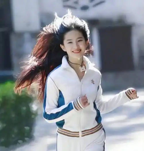 曝刘亦菲曾被同学暴揍,被群演偷偷揩油,朱一龙粉丝幸灾乐祸_网友_性格