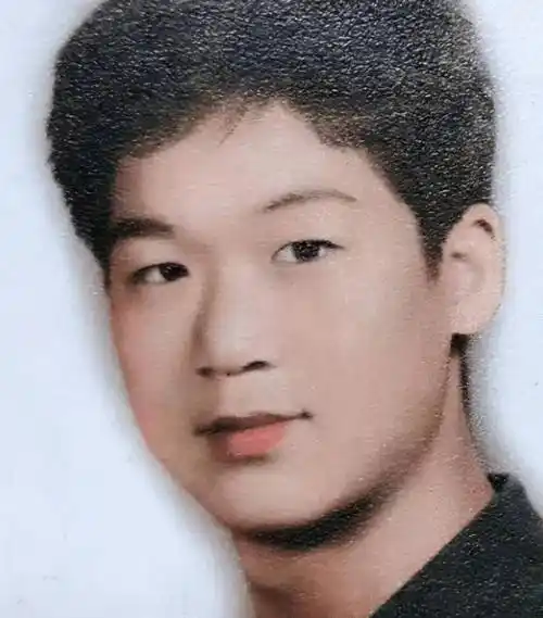 原创1972年张国立与尸体同睡4晚后头发一夜掉光差点命丧黄泉