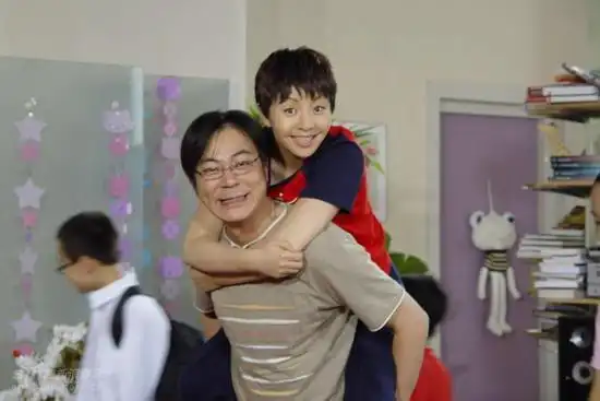 海报剧照剧情:《家有儿女》采用重组家庭作为故事展开的平台.