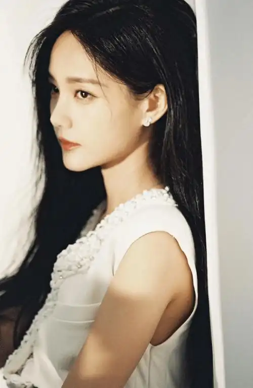 李一桐个人造型集:清新秀丽,甜美可爱