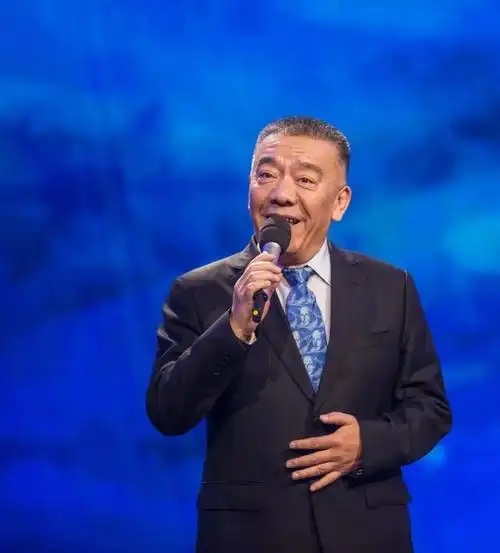 申声传情,崔杰用声音致敬上海"逆行者"钟鸣