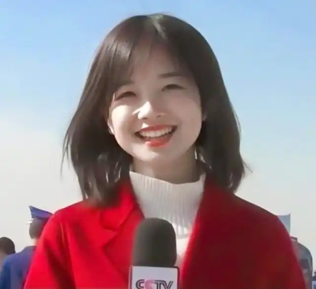 央视记者王冰冰低调走红笑容甜美颜值扛得住高清镜头考验