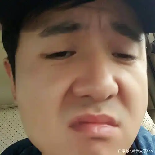 沈腾在北京春晚努力一本正经主持的样子,真是辛苦你了