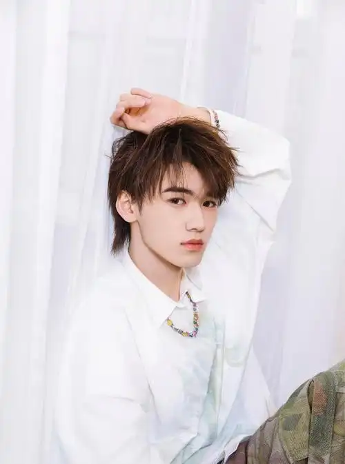 今天我们要聊一聊那位充满活力的小鲜肉,宋亚轩.