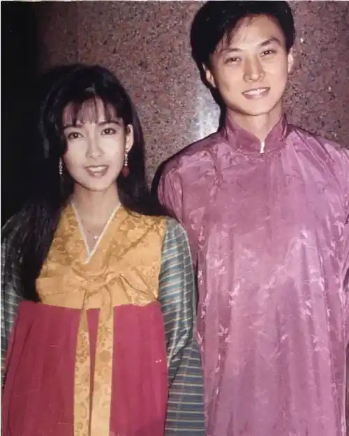 原创给周慧敏戴9次绿帽女神仍坚持要嫁他倪震到底有什么魅力