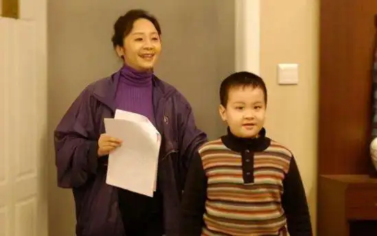 演员唐静与王新军离婚内心有痛伤心掉泪不敢告诉儿子