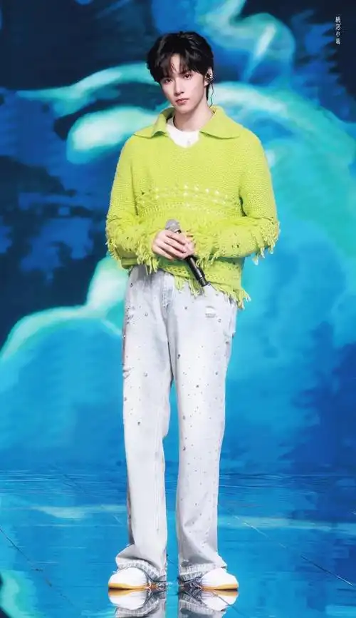 240131 绿意盎然,时代少年团刘耀文春晚舞台引爆少年魅力!