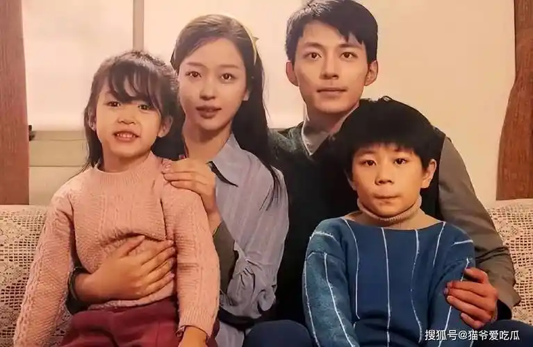 像肖战,霍建华的结合体;女主扮演者滕泽文,则被觉得像金高银,崔雪莉的