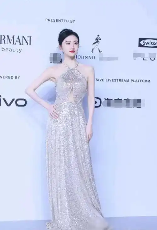 gq盛典"杀疯":杨紫瘦成大头娃娃景甜完胜董洁,倪妮杨幂同抢