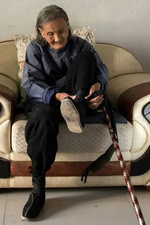 黄河边上的小脚老人～1