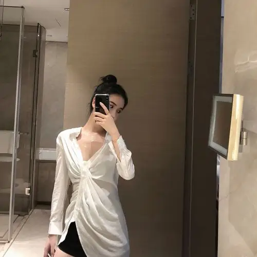 实拍 衬衣女2018新款ins超火的白衬衫长袖露锁骨上衣韩范