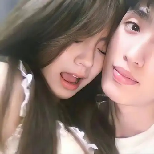 甜甜的363436373039真人情侣头像 换上!